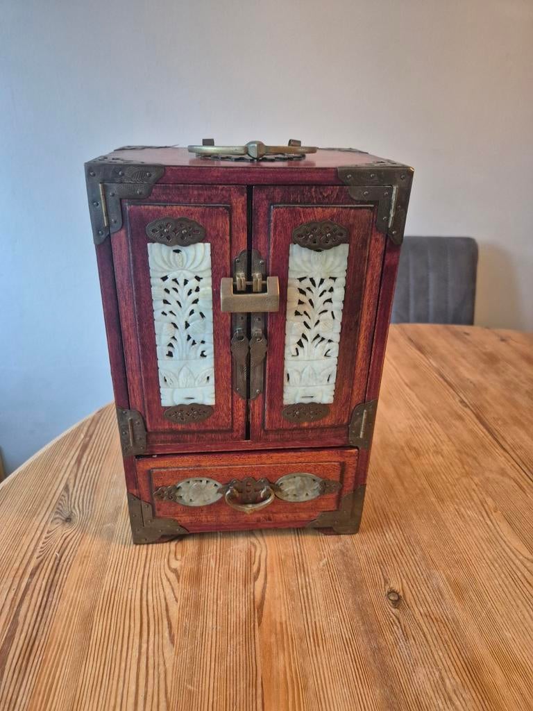 Antieke Chinese Juwelenkist met Lades en Snijwerk, Ophalen of Verzenden
