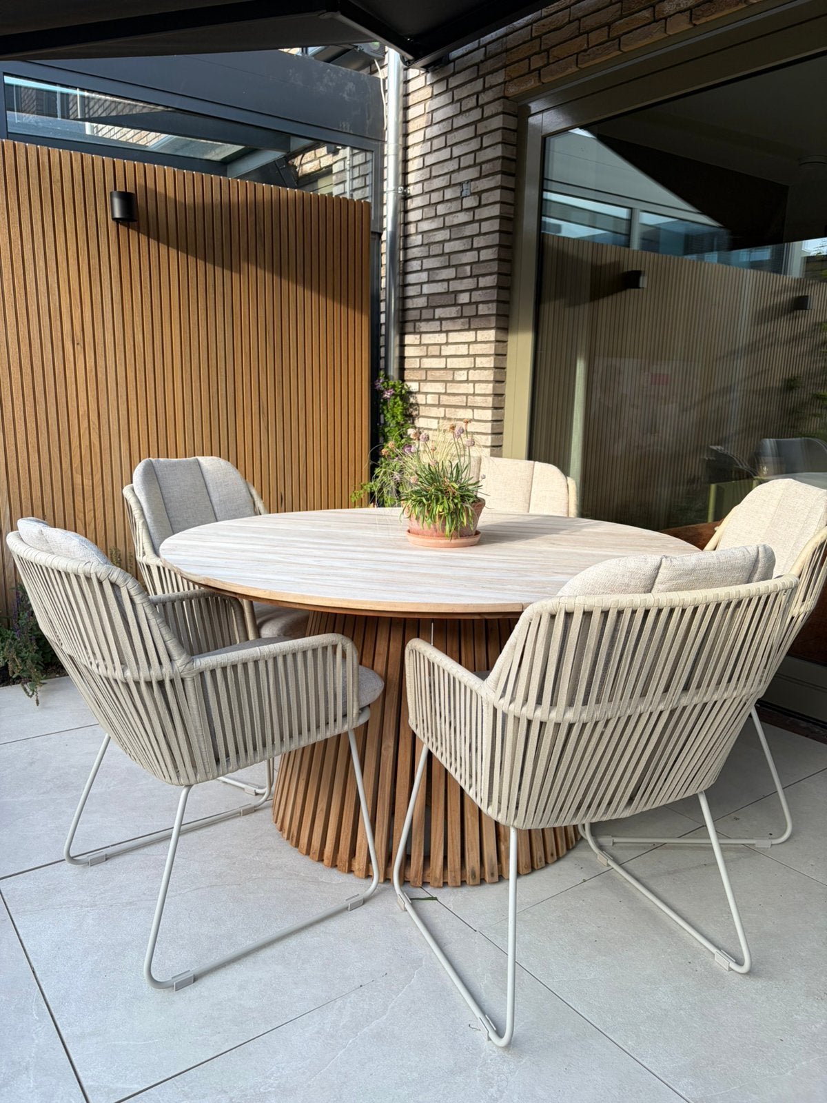 Tuinset houten ronde tafel met 5 stoelen, Tuin en Terras, Ophalen, Zo goed als nieuw