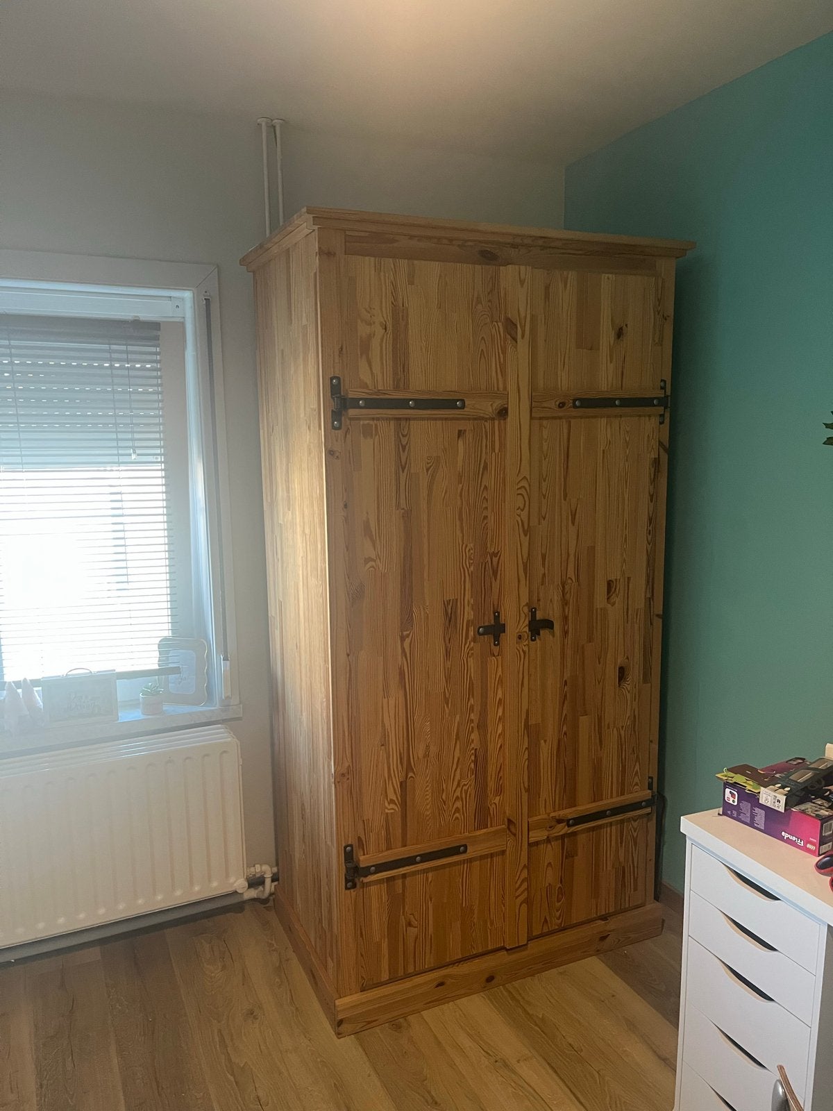 Massief grenen kledingkast met legplanken en hangruimte, Huis en Inrichting, Ophalen, Gebruikt, 100 tot 150 cm, 200 cm of meer