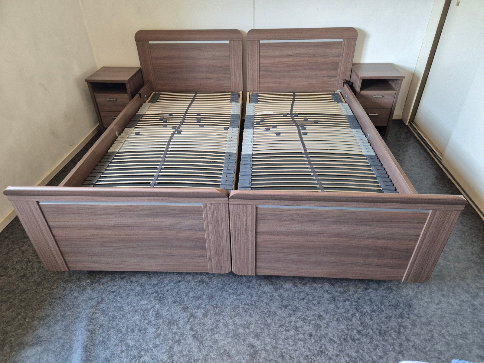 Luxe Deelbaar Seniorenbed (2x 90x200) – Elektr. bodem, Ophalen, Zo goed als nieuw, Tweepersoons