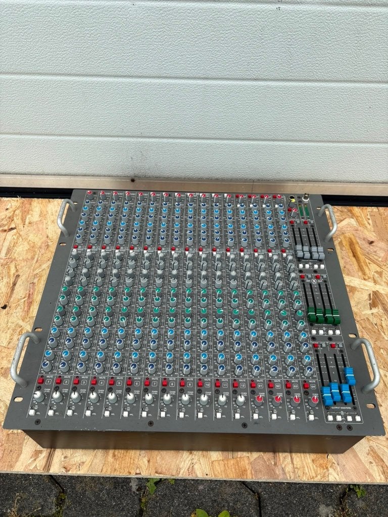 Crest Audio X-18RM X-Rack monitor mixer, Ophalen, Gebruikt, 10 tot 20 kanalen, Microfooningang