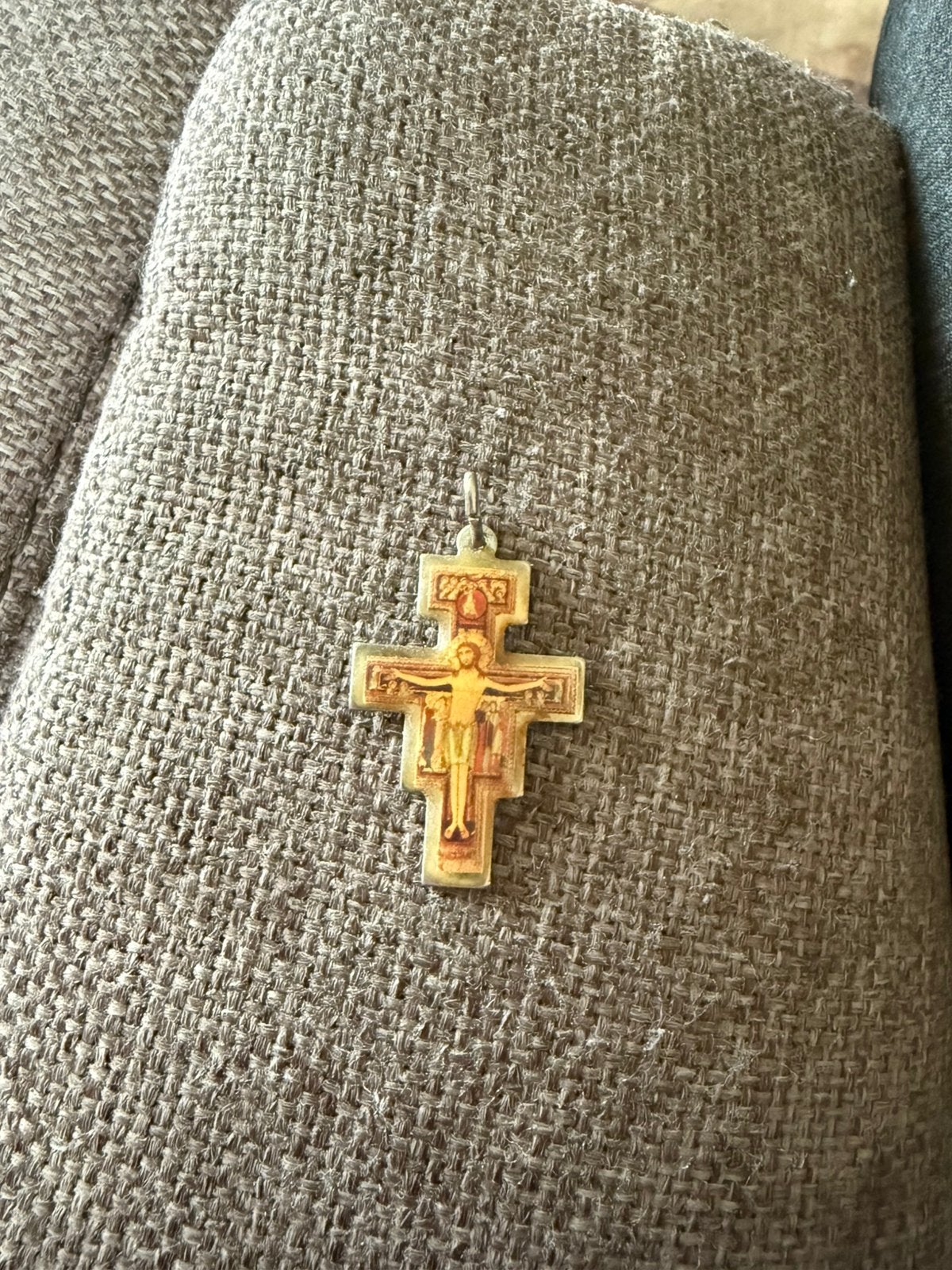 Romaans kruisbeeld, Ophalen of Verzenden, Zo goed als nieuw, Sieraad, Overige religies