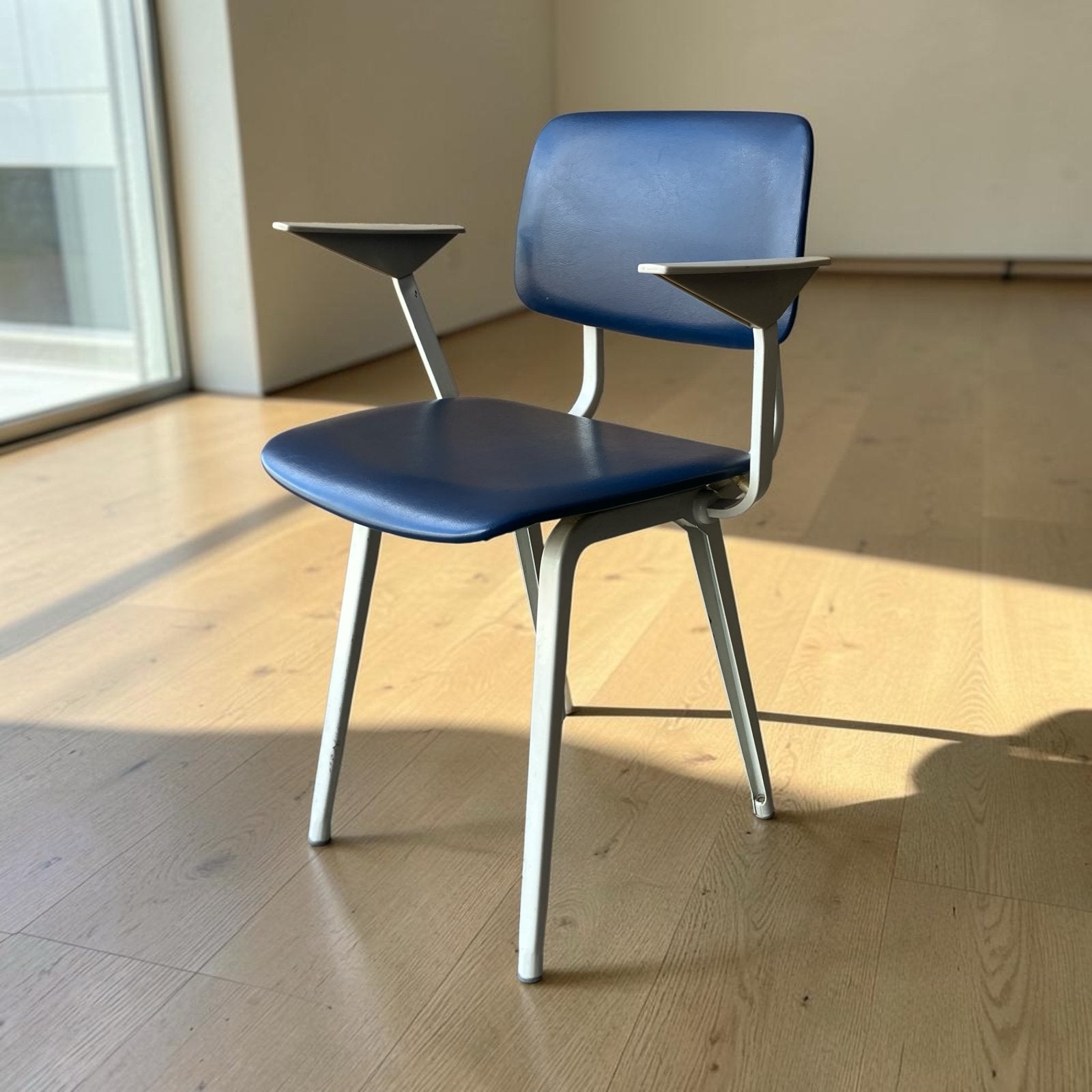 Friso Kramer Revolt Chair  1970 Ahrend de Cirkel, Ophalen