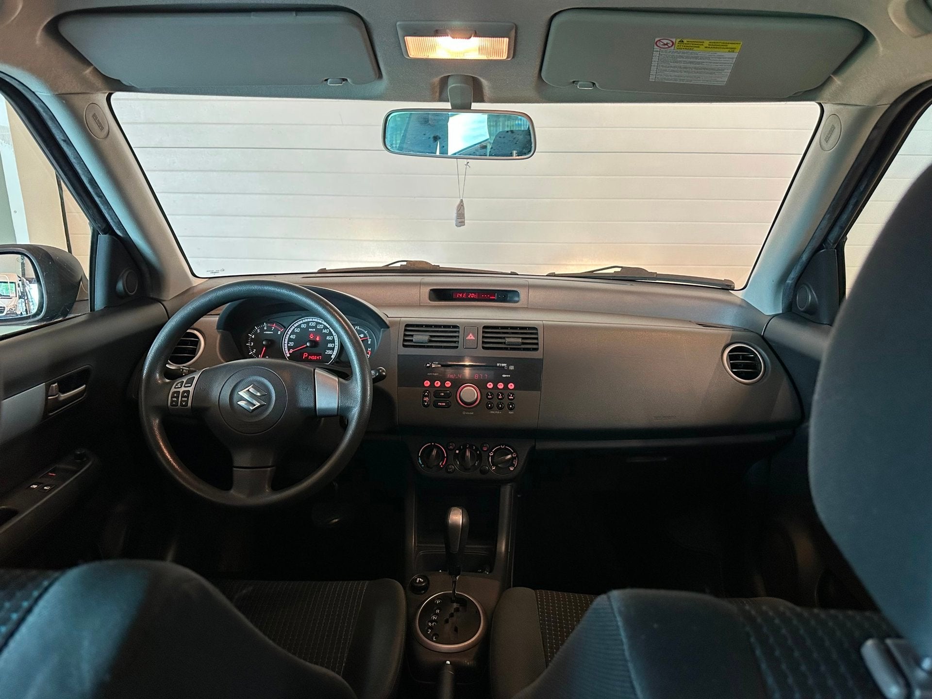Suzuki Swift 1.5i 16v AUTOMAAT 5-DEURS EXCLUSIVE-uitv|AIRCON, Auto's, Dealer onderhouden, Stof, Zwart, 4 cilinders