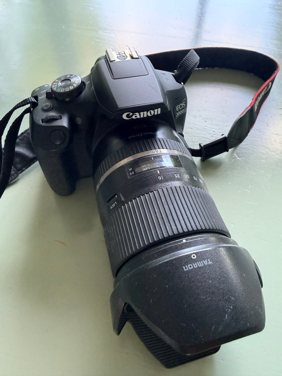 Canon EOS 2000D Spiegelreflexcamera met Tamron lens, Gebruikt, Spiegelreflex, Canon, Draagriem