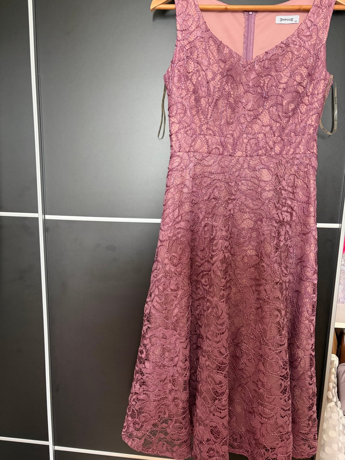 Elegante paarse kanten jurk - Perfect voor feestjes, Kleding | Dames, Jurken, Maat 38/40 (M), Paars, Ophalen of Verzenden, Zo goed als nieuw