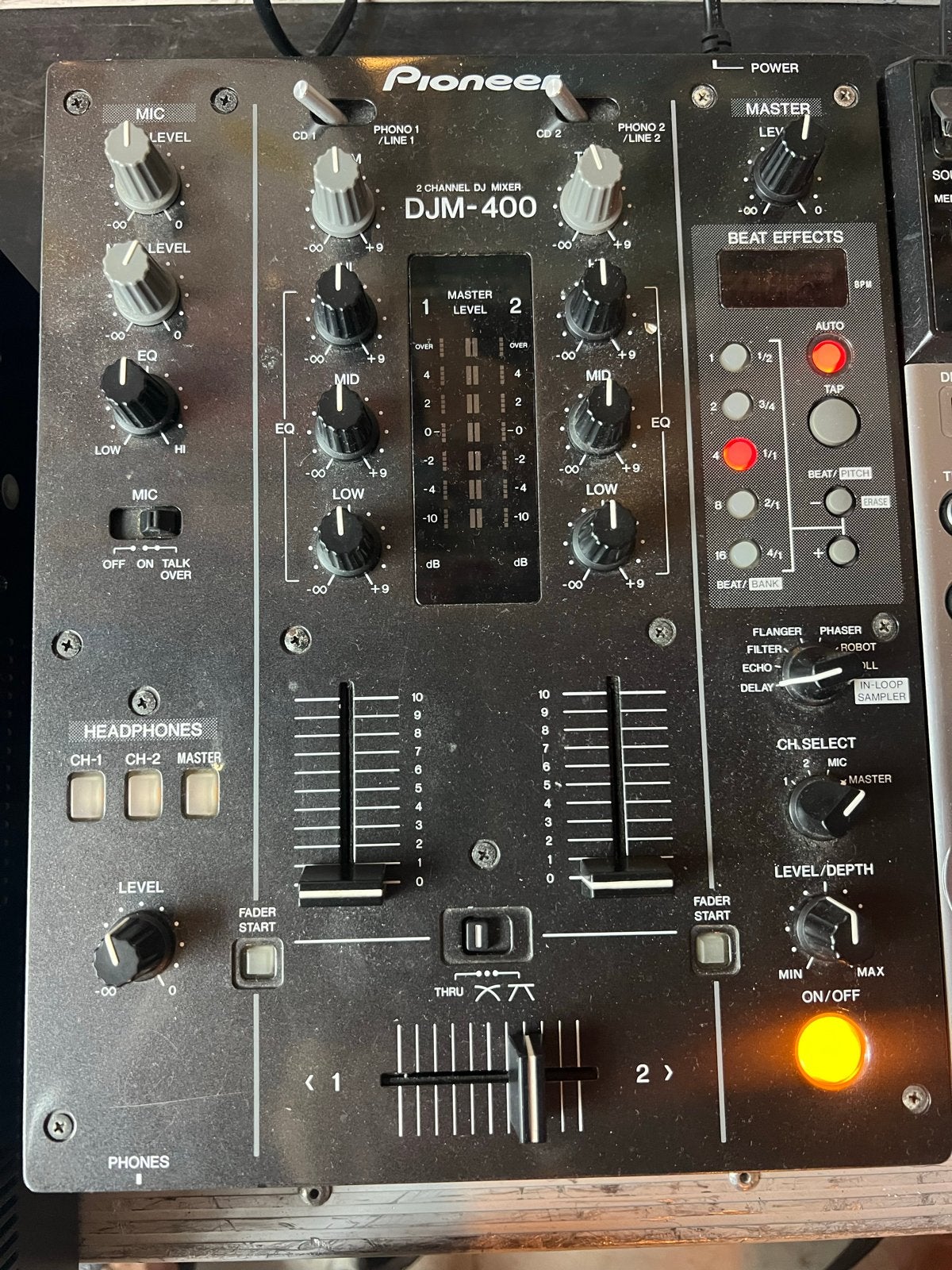 Pioneer DJ-set: DJM-400 mixer en CDJ-400 spelers
