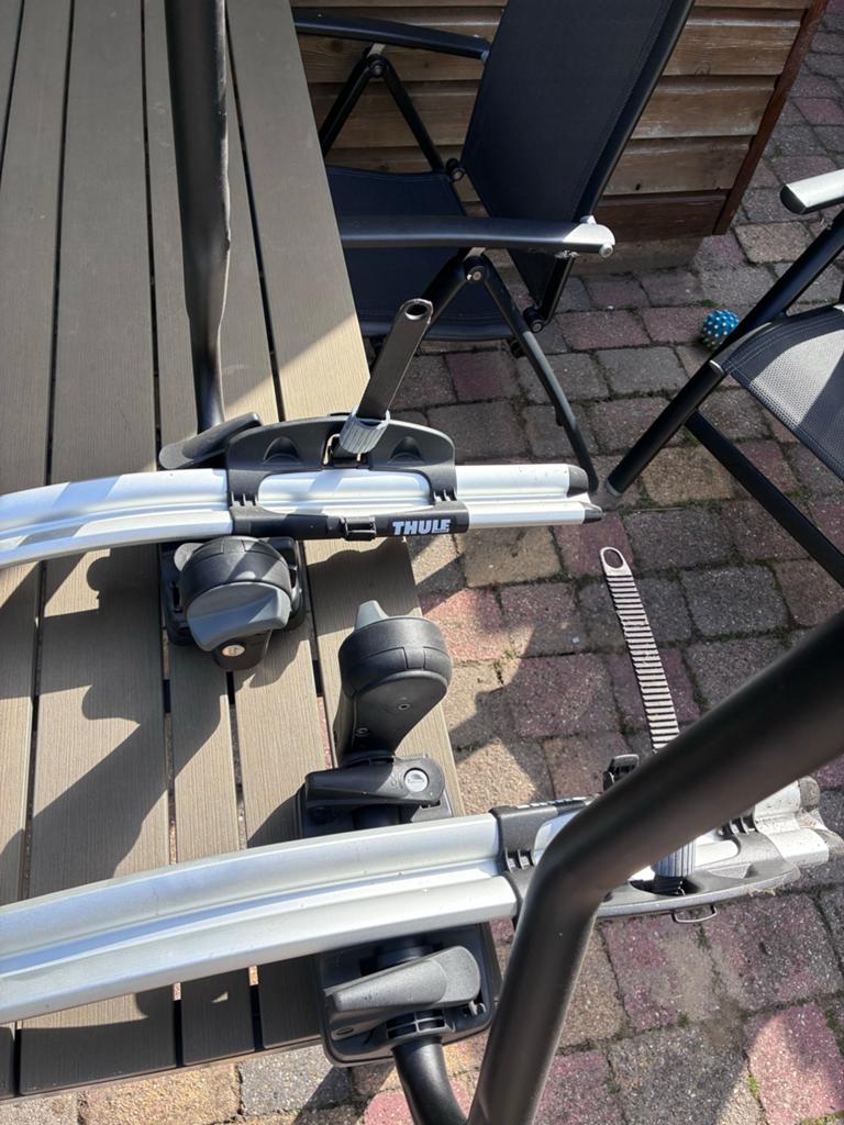 2 Thule fietsendrager voor op dak van auto, Ophalen of Verzenden, 2 fietsen, Gebruikt, Dakdrager