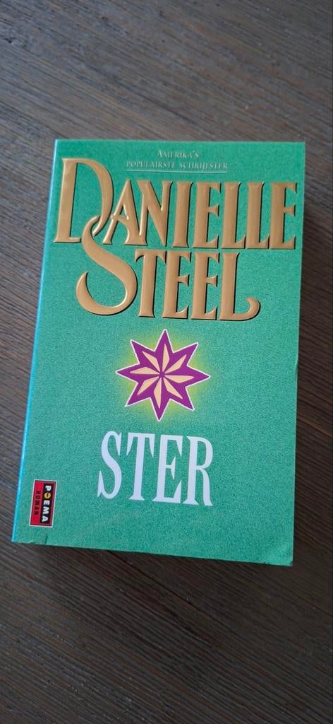 Danielle Steel  " Ster", Ophalen of Verzenden, Zo goed als nieuw, Danielle Steel