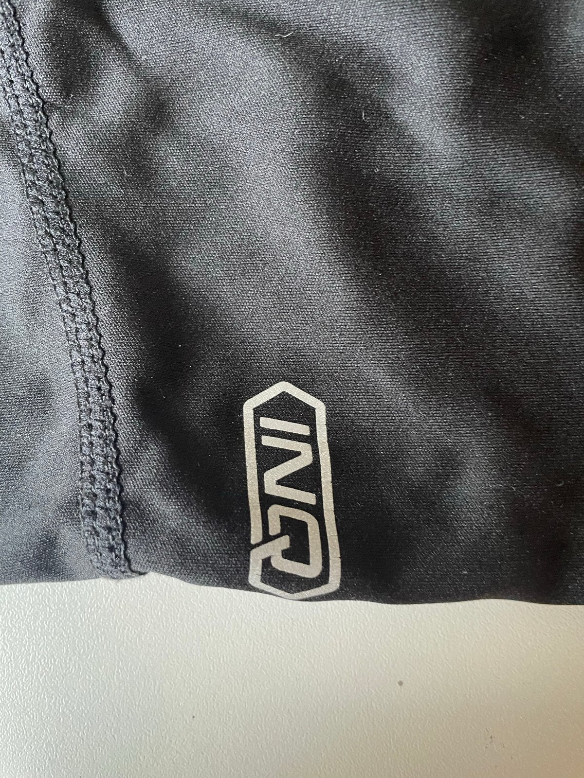 Zwarte INQ fietsbroek met zeem - Maat S, Zwart, Ophalen of Verzenden, Hardlopen of Fietsen, Gedragen