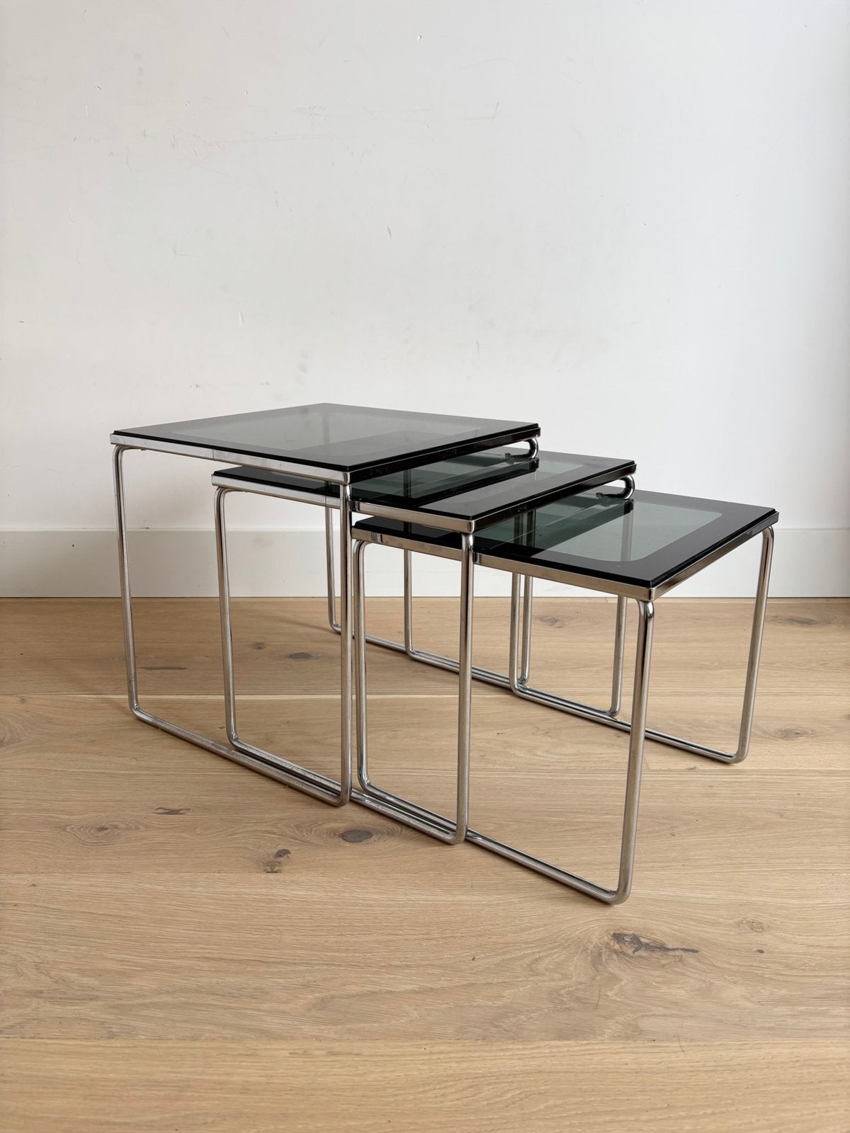 3 fraaie Vintage nesttafels, glas en metaal, Brabantia ‘70s, Ophalen, Minder dan 45 cm, Minder dan 55 cm, Gebruikt