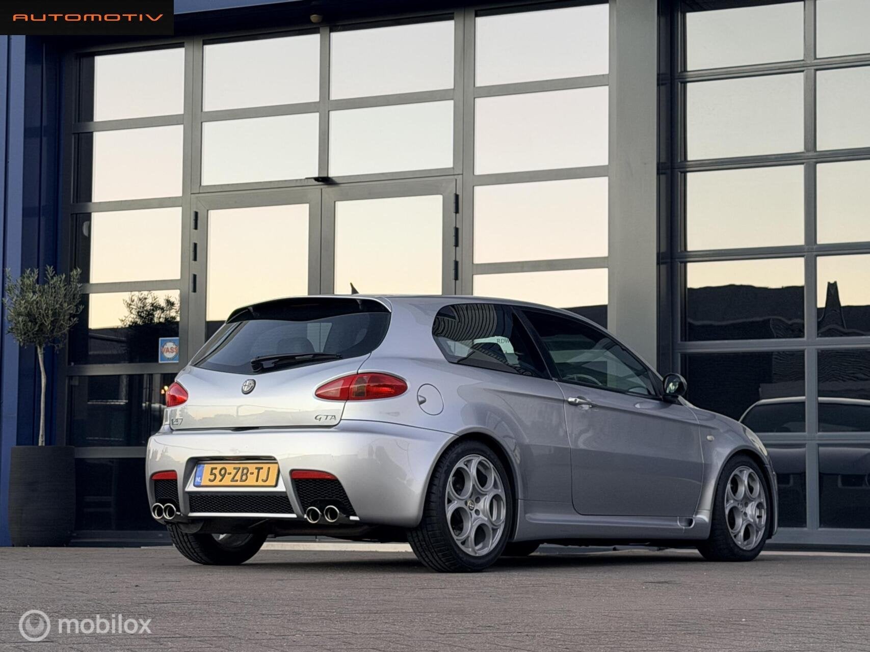 Alfa Romeo 147 3.2 V6 GTA NOVITEC / FULL HISTORY /, Voorwielaandrijving, Gebruikt, Leder, Handgeschakeld
