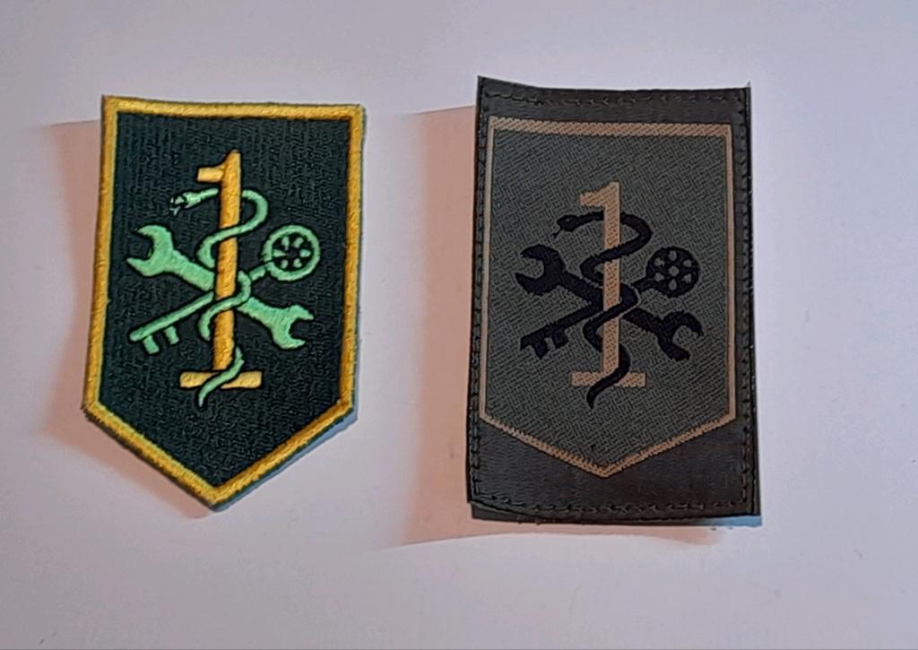 Mouwemblemen DT2000 en gvt 1e logistieke brigade, Verzamelen, Militaria | Algemeen, Ophalen of Verzenden, Landmacht, Nederland