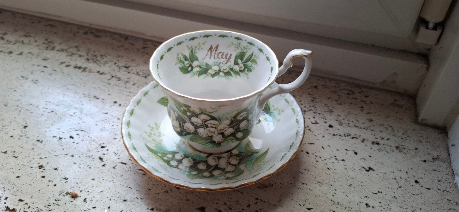 Royal Albert Lelietje-van-dalen kop en schotel - Mei, Antiek en Kunst, Ophalen of Verzenden