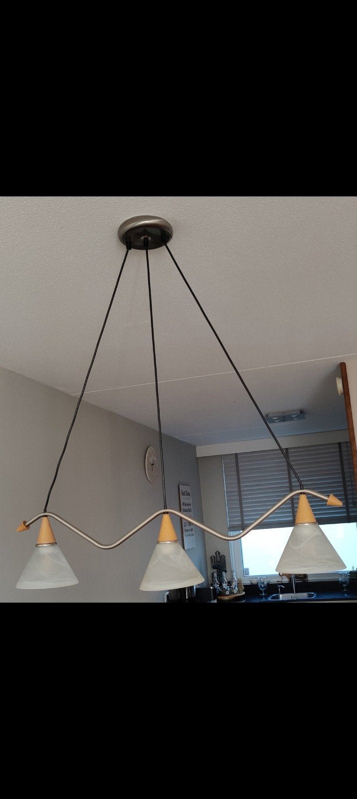 Hanglamp met 3 glazen kappen(melkglas) BIJNA GRATIS, Ophalen, Gebruikt, E14 (klein), Glas