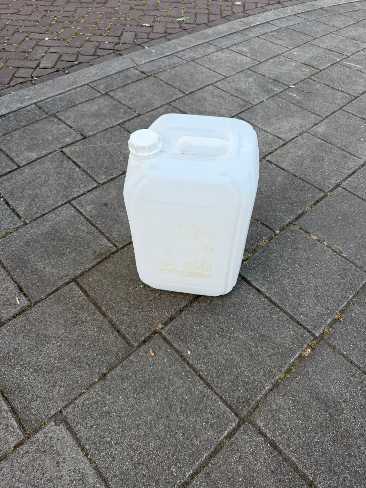 Jerrycan 25L, Ophalen
