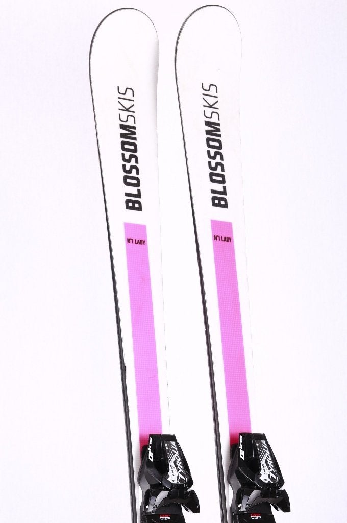 153 159 dames ski's BLOSSOM SKIS N1 LADY 2026, grip walk, Overige merken, 140 tot 160 cm, Gebruikt, Verzenden