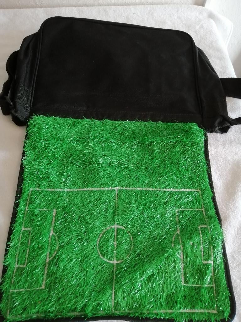 schooltas/laptop voetbalveld met kunstgras voor NIEUW/UNIEK, Ophalen of Verzenden, Nieuw, Overige typen