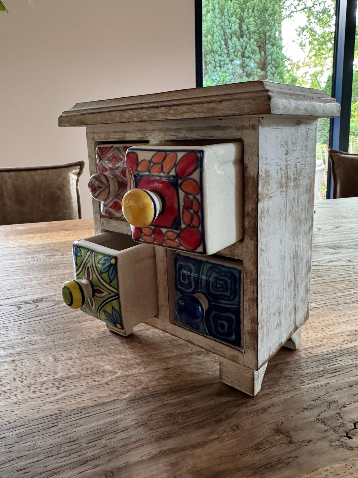 Handgemaakte houten decoratie kastje met 4 keramische lades, Ophalen, Zo goed als nieuw, 50 tot 100 cm, Minder dan 50 cm