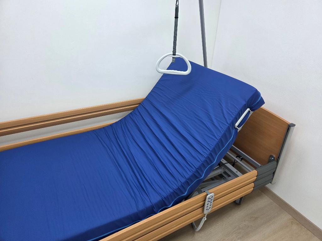 Hooglaag bed - verzorg bed - ziekenhuis bed - Bock zorgbed, Verstelbaar, 90 cm, Eenpersoons, Verzenden
