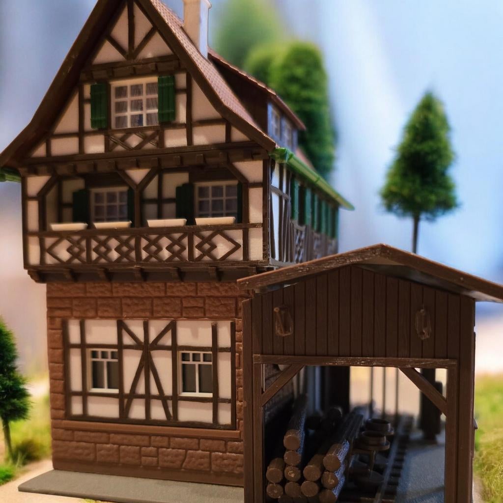 H0 Vakwerkhuis Houtzagerij - Prachtig gedetailleerd!, Hobby en Vrije tijd, Overige merken, Gebruikt, Gelijkstroom of Wisselstroom