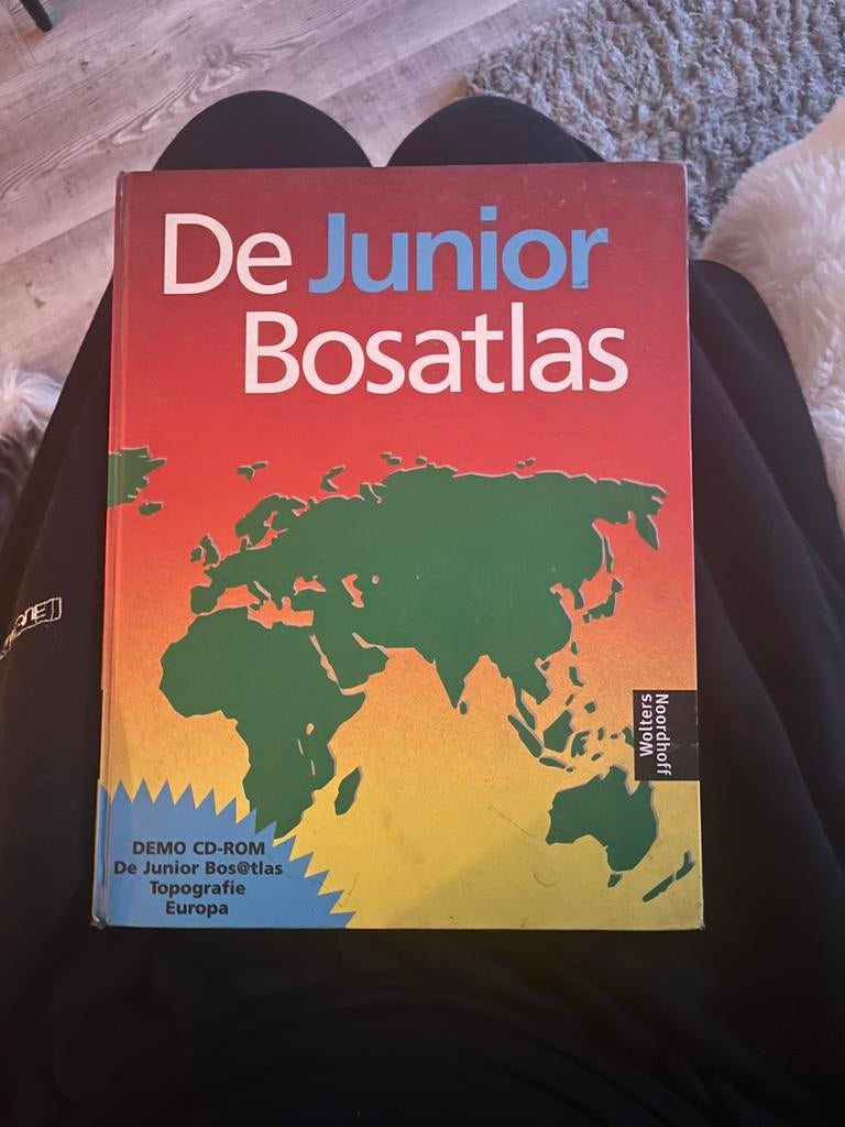junior bosatlas, Boeken, Atlassen en Landkaarten, Ophalen of Verzenden, Zo goed als nieuw