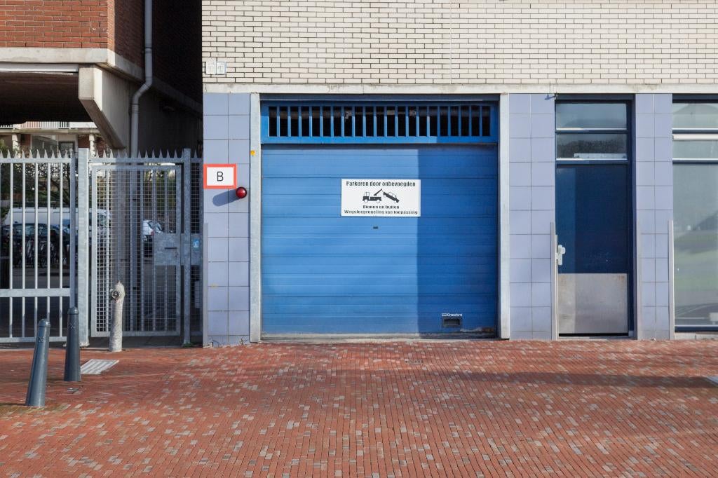 Parkeerplaats in Leiden, Huizen en Kamers, Garages en Parkeerplaatsen, Zuid-Holland