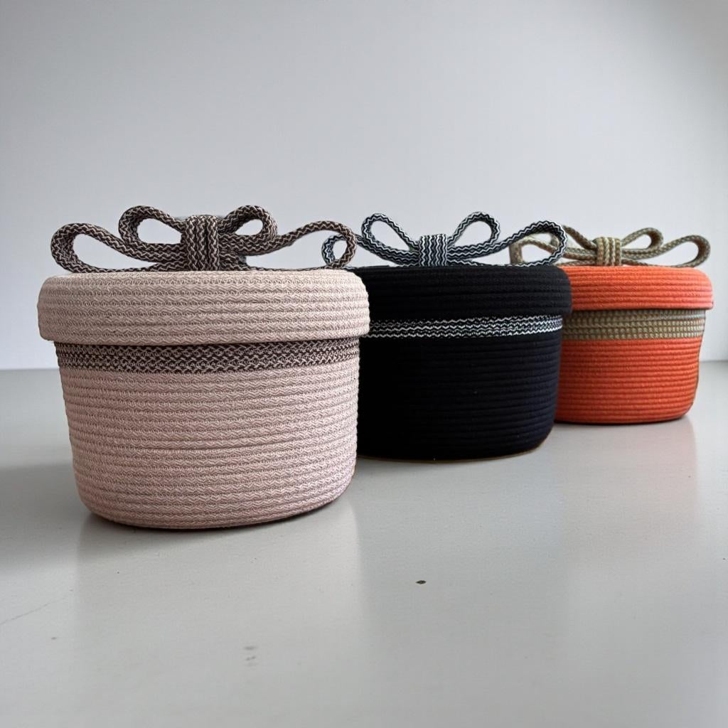 Handgemaakte mand met deksel 20 x Ø 24cm, Huis en Inrichting, Woonaccessoires | Schalen en Manden, Overige materialen, Mand, Rond