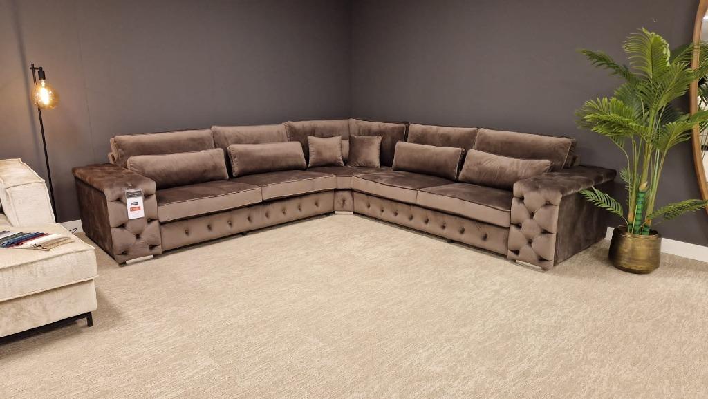 Direct ophalen | Velvet hoekbank Taupe | Showroom Utrecht, Huis en Inrichting, Ophalen, Info@trendvortex.com, Hoekbank, 150 cm of meer