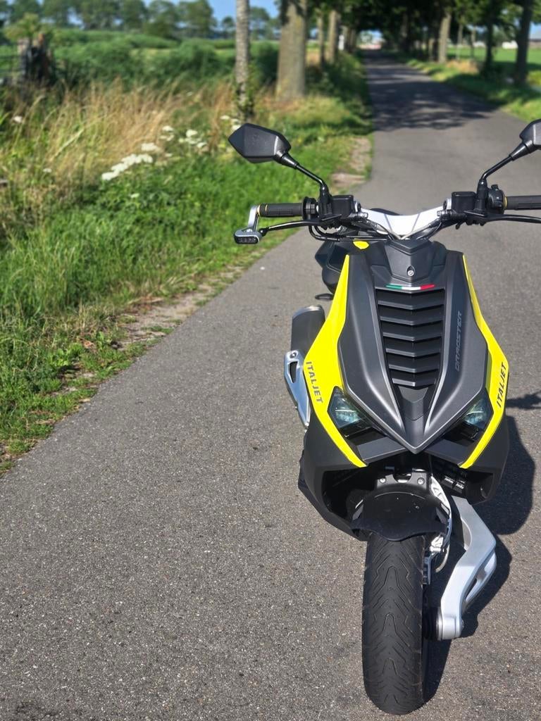 Italjet dragster uit 2025, Bedrijf, Toermotor