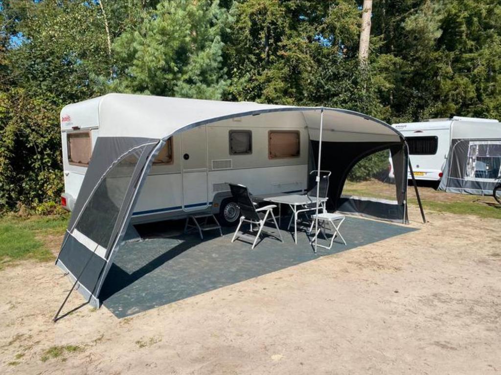 Nette 4-persoons caravan te huur | 960 kg ledig gewicht, Caravans en Kamperen