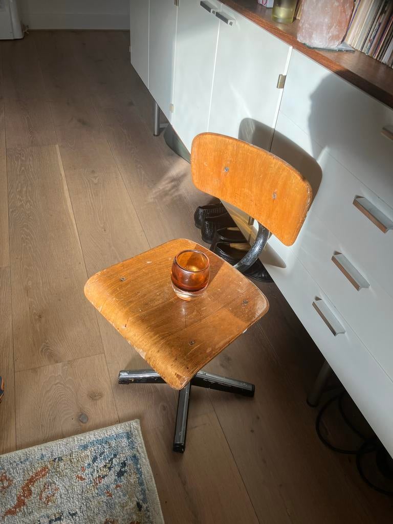 Vintage kinderstoel / bijzettafel, Gebruikt, Bruin, Ophalen of Verzenden, Eén
