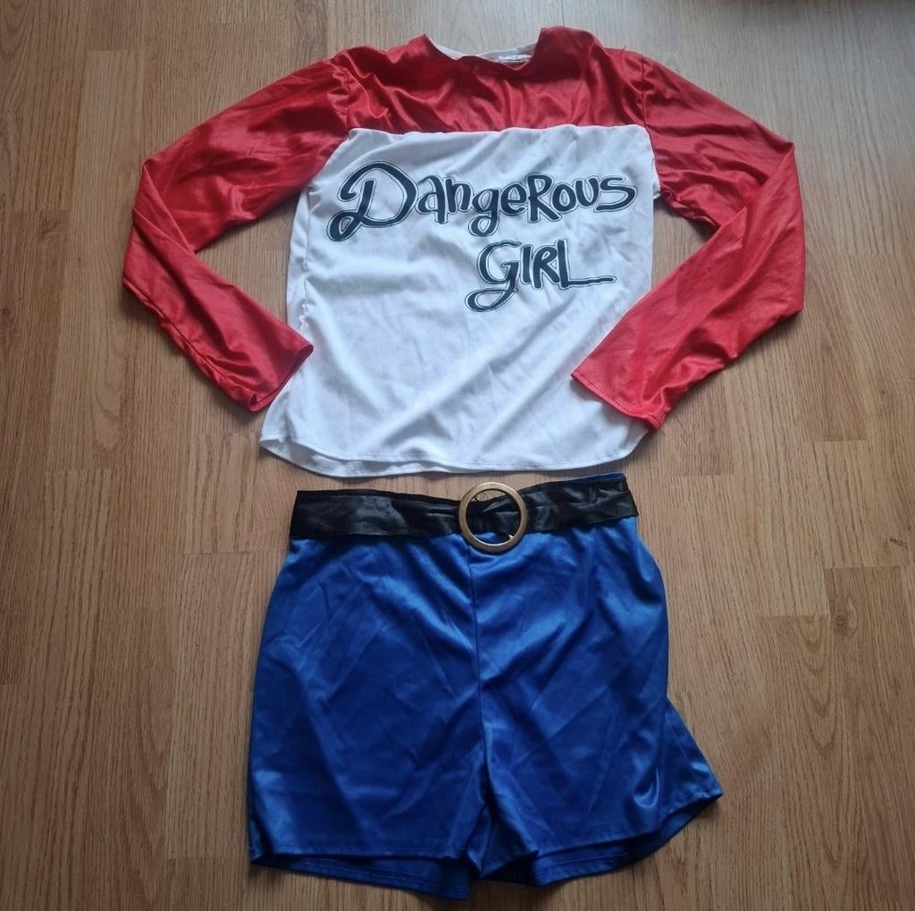 Harley Quinn “Dangerous Girl” kostuum | maat 36/38, Carnaval, Ophalen of Verzenden, Zo goed als nieuw, Kleding
