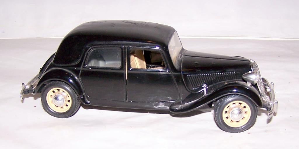 Prachtig model Bburago Citroën Traction Avant. 1/24. Izgs., Hobby en Vrije tijd, Modelauto's | 1:24, Ophalen of Verzenden, Zo goed als nieuw