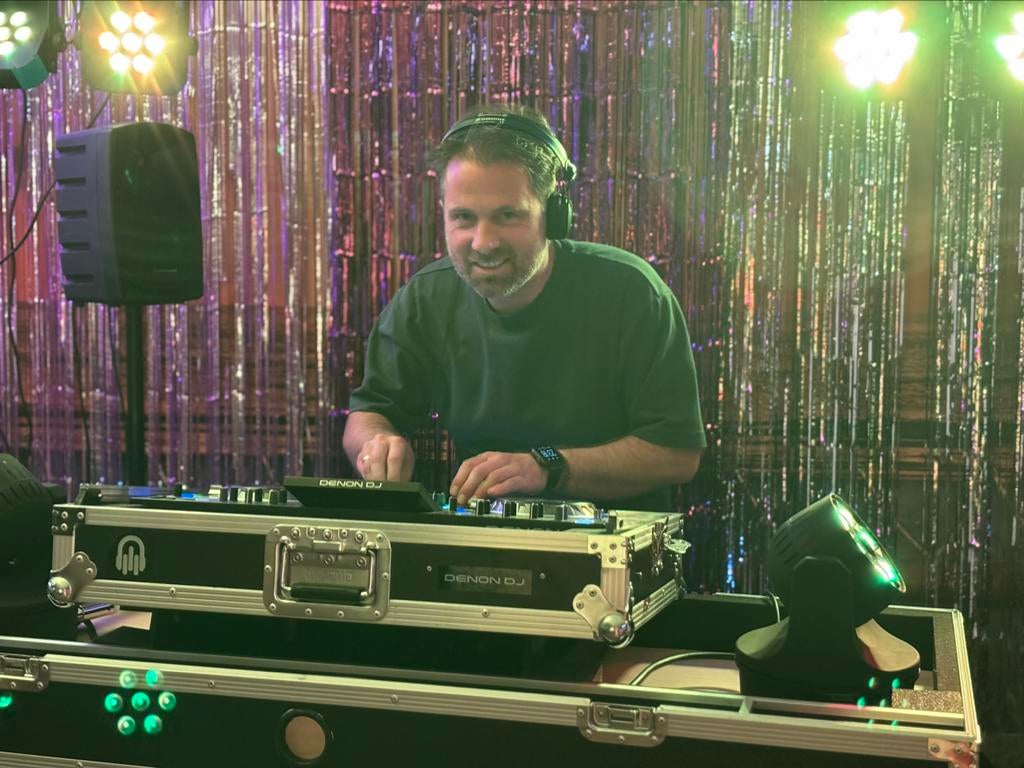 DJ, Drive inn, Bruiloft, Feest, Disco, v.a. €300,-, Solo-artiest