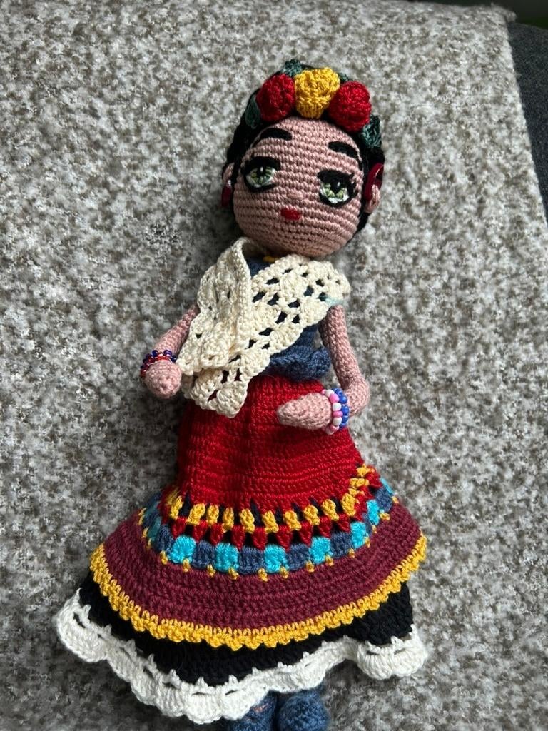 Handmade Gehaakte Pop Frida-stijl Amigurumi 35 cm, Ophalen of Verzenden, Nieuw, Knutselwerk