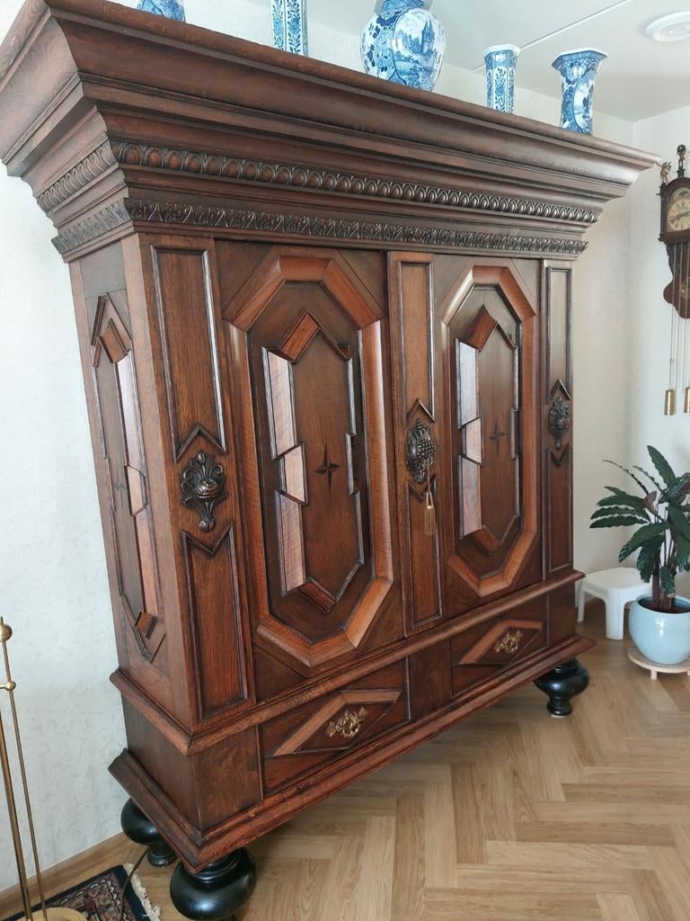 Antieke kussenkast, Antiek en Kunst, Antiek | Meubels | Kasten, Ophalen of Verzenden