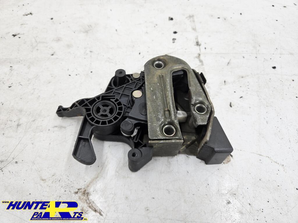 Achterbankslot R Volvo V70/XC70 ('00-'08) 30767667, Gebruikt, Ophalen of Verzenden, Volvo, Volvo