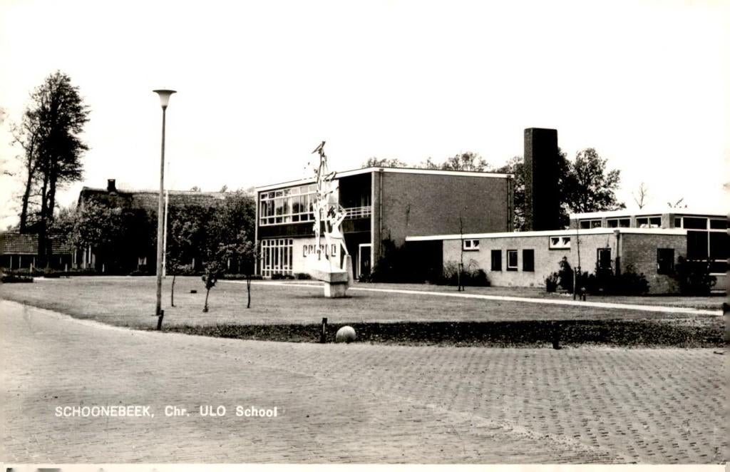 Schoonebeek Chr. ULO School # 77, Verzamelen, Ansichtkaarten | Nederland, Ophalen of Verzenden, 1960 tot 1980, Gelopen, Drenthe