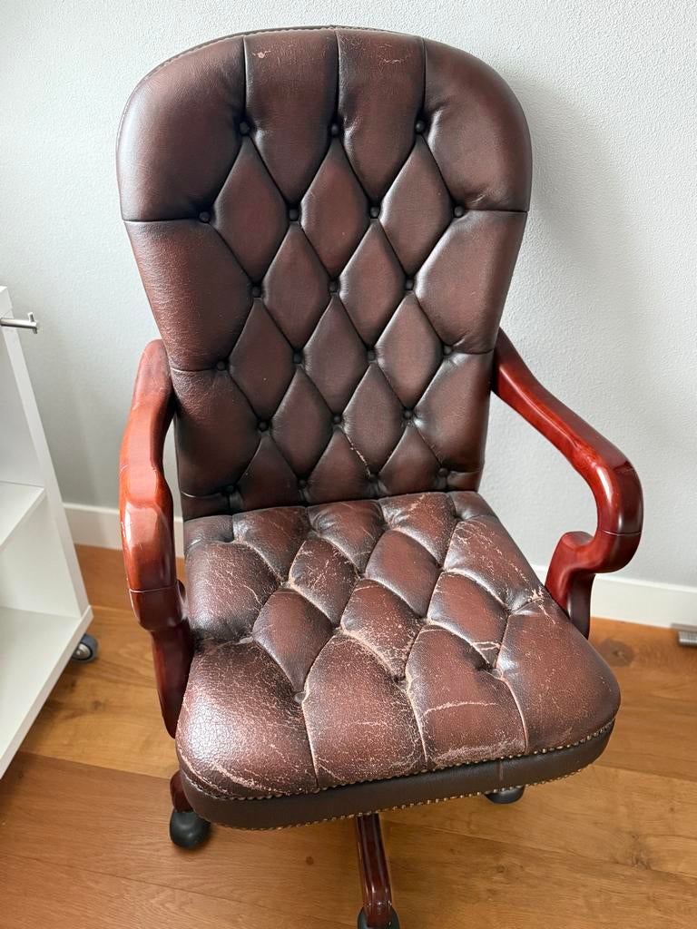Klassieke bruine Chesterfield bureaustoel, Huis en Inrichting, Bureaustoelen, Ophalen of Verzenden, Gebruikt, Bruin, Bureaustoel