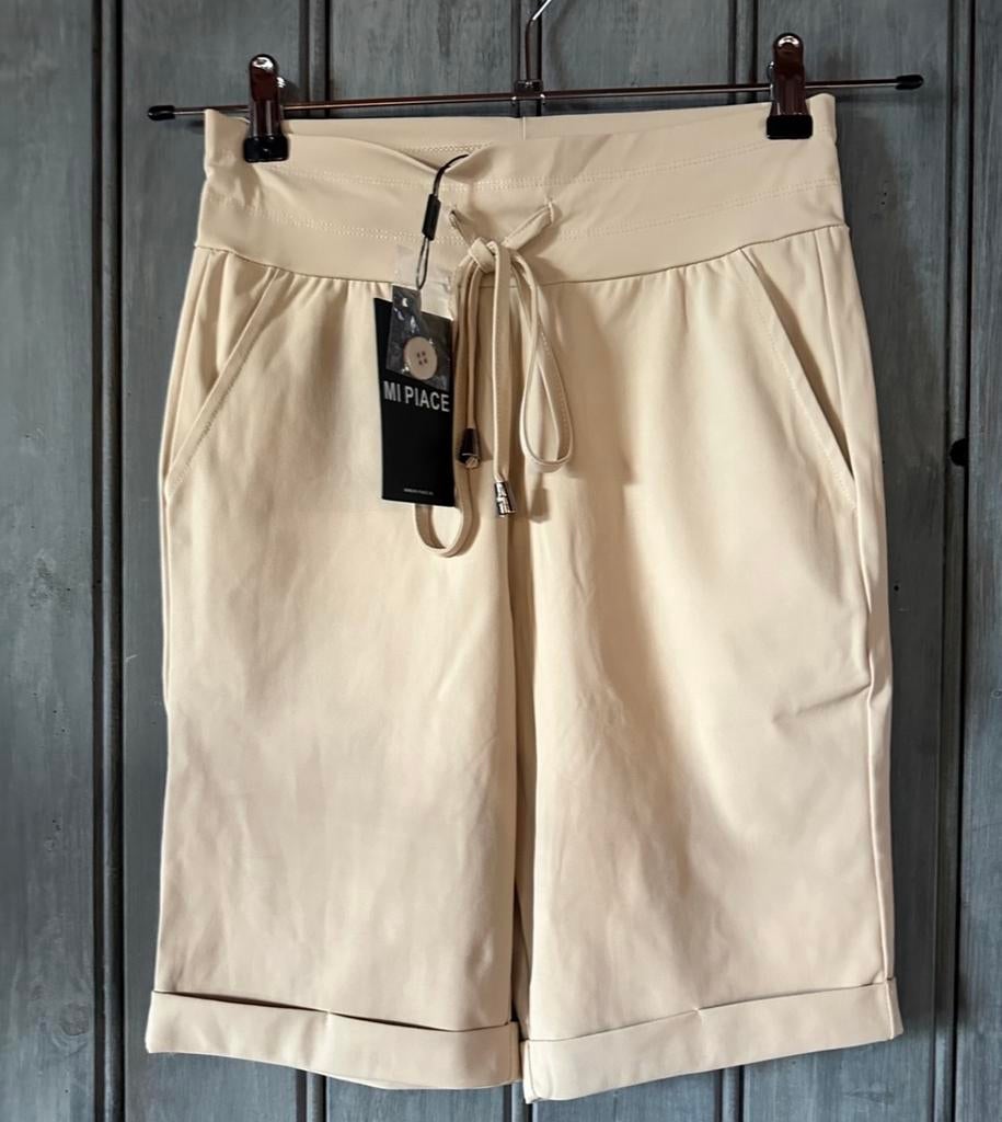 Mi Piace teavelstof bermuda skinny model maat: XS Sand, Kleding | Dames, Broeken en Pantalons, Kort, Beige, Nieuw, Ophalen of Verzenden