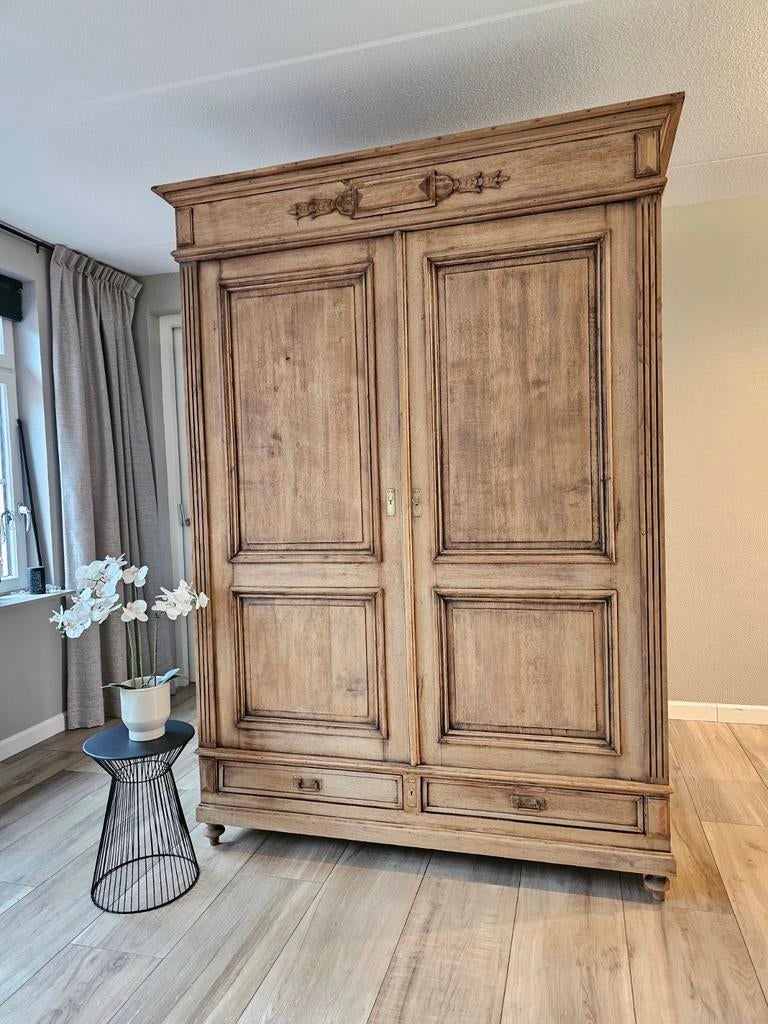 Brocante Franse antieke kledingkast demontabel, Gebruikt, The restyle store, 200 cm of meer, .