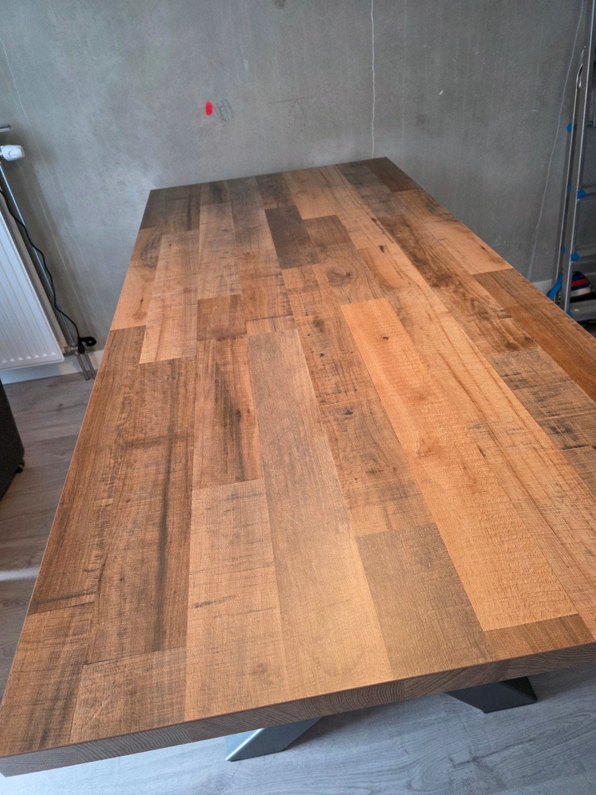 Robuuste eettafel met metalen X-poten, Industrieel, Modern, 50 tot 100 cm, Zo goed als nieuw, 150 tot 200 cm