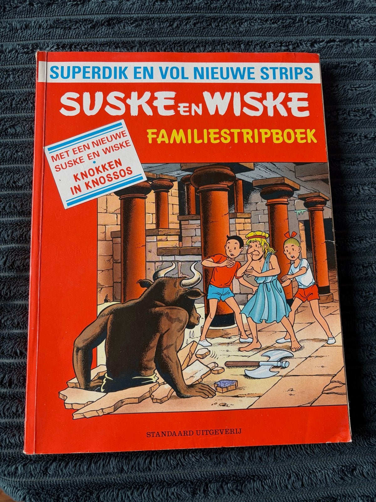 Suske en Wiske Familiestripboek - Knokken in Knossos, Eén stripboek, Ophalen of Verzenden, Gelezen