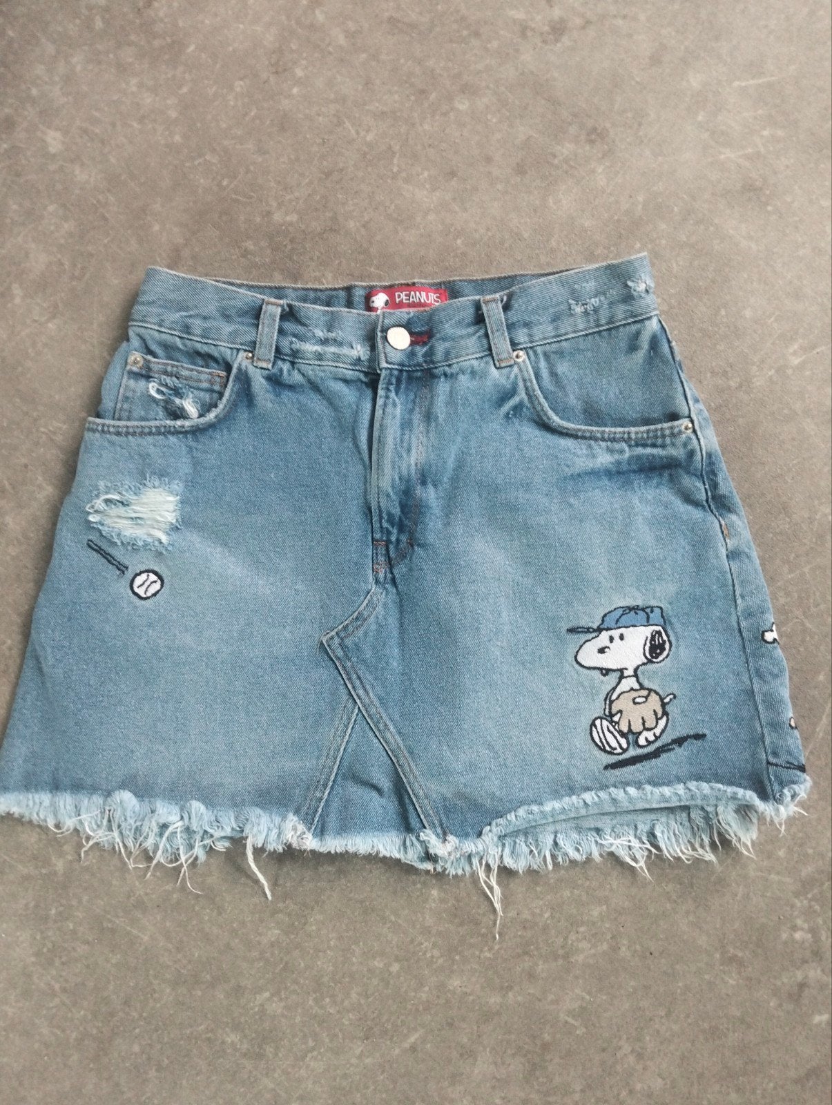 Gratis: Leuke spijkerrok met Snoopy en Woodstock (Pull&Bear), Ophalen of Verzenden, Maat 36 (S), Gedragen, Boven de knie