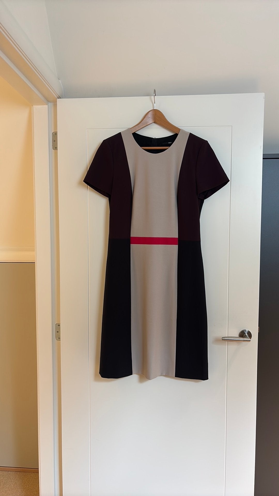 Zwart-bordeaux rode jurk mt 38/40 Hugo Boss, Maat 38/40 (M), Overige kleuren, Verzenden, Zo goed als nieuw