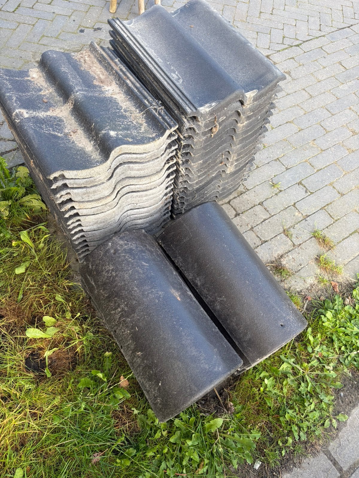 Nokpannen en dakpannen, Doe-het-zelf en Verbouw, Dakpannen en Dakbedekking, Ophalen, 10 tot 15 m², Steen of Klei, Zwart