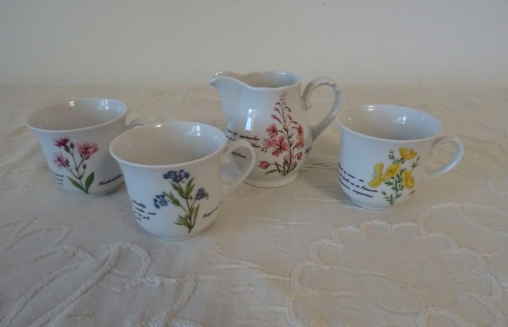 3 kopjes, melk kannetje van Libelle., Ophalen, Zo goed als nieuw, Overige stijlen, Kop(pen) en/of Schotel(s)