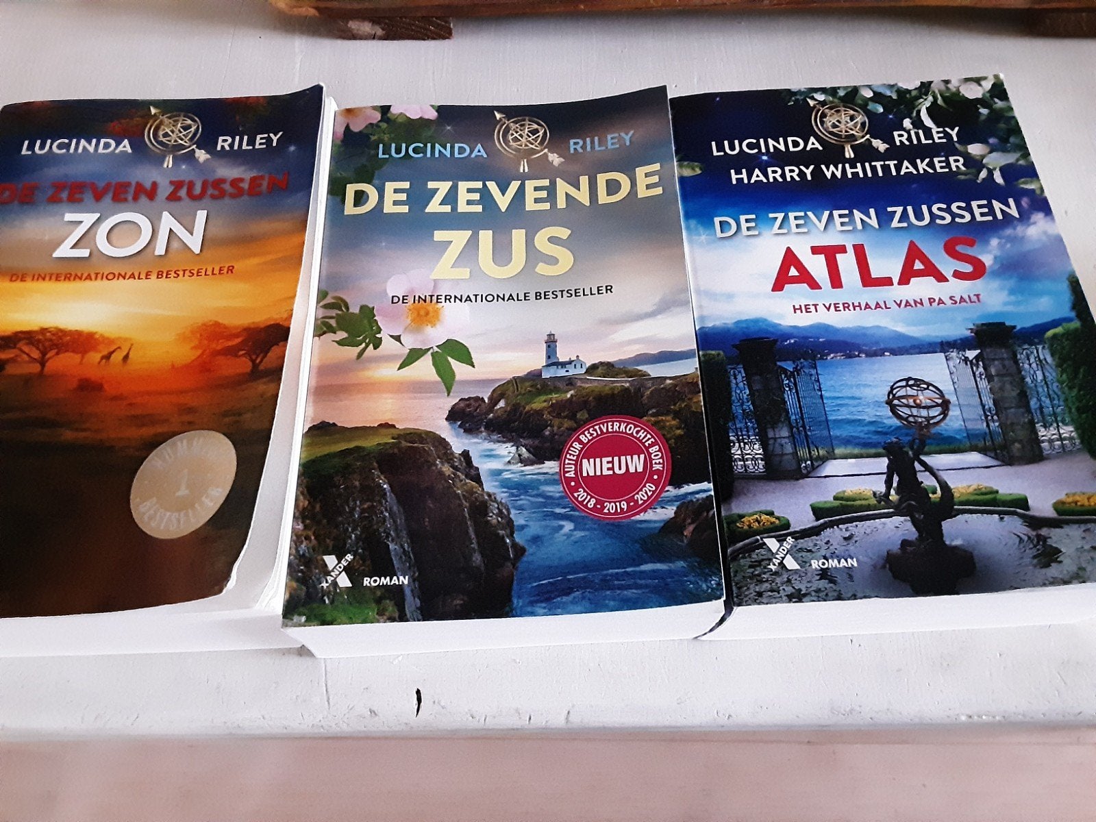 De zeven zussen Zon  De zevende zus Atlas, Boeken, Ophalen of Verzenden, Gelezen