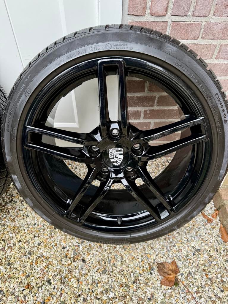 Zwart setje Porsche 911 velgen met winterbanden (19inch), Banden en Velgen, Winterbanden, 235 mm, Ophalen